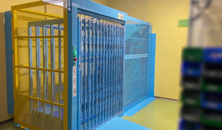 垂直搬送機