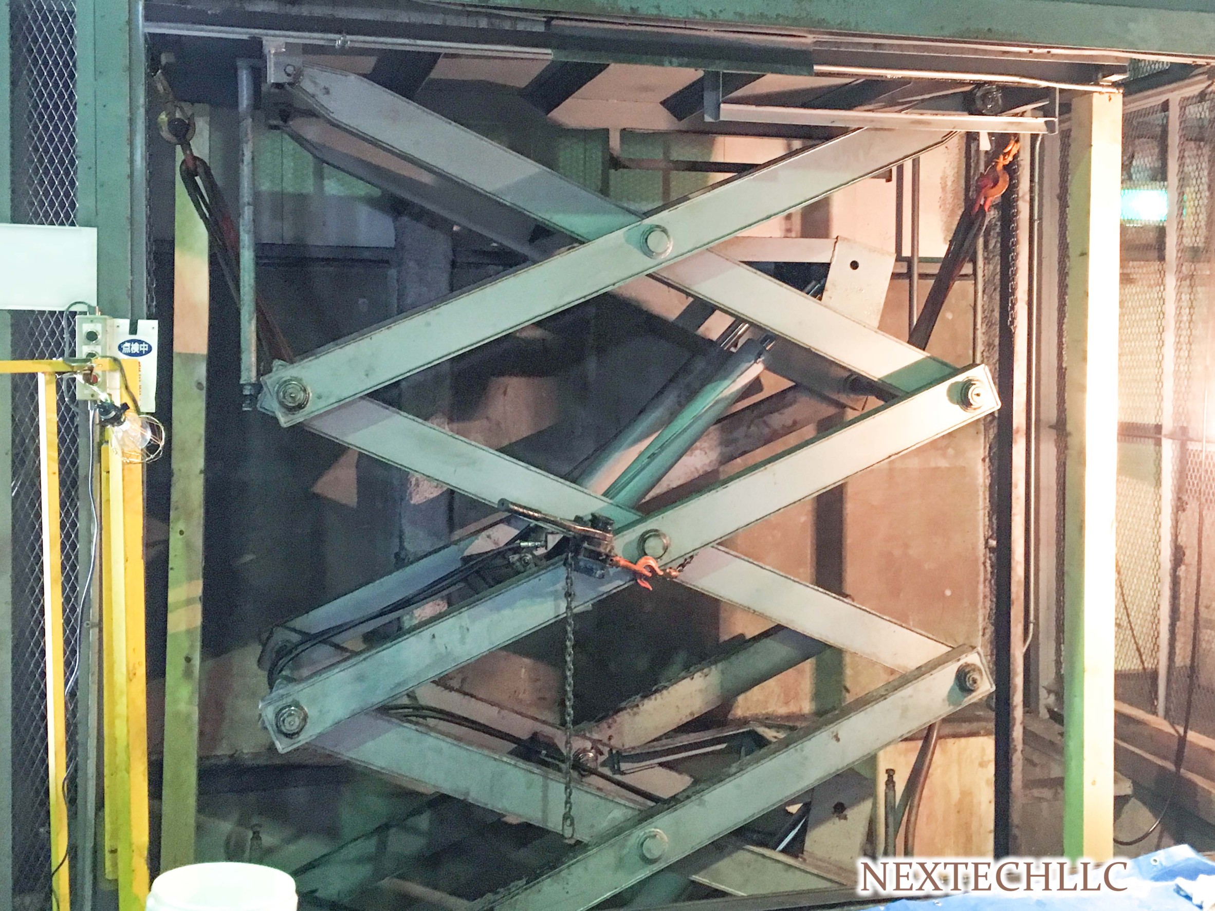 北広島市 テーブルリフターシリンダーパッキン及び作動油交換工事